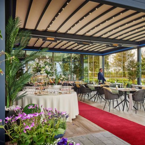 Pergola drinks reception - roof closed