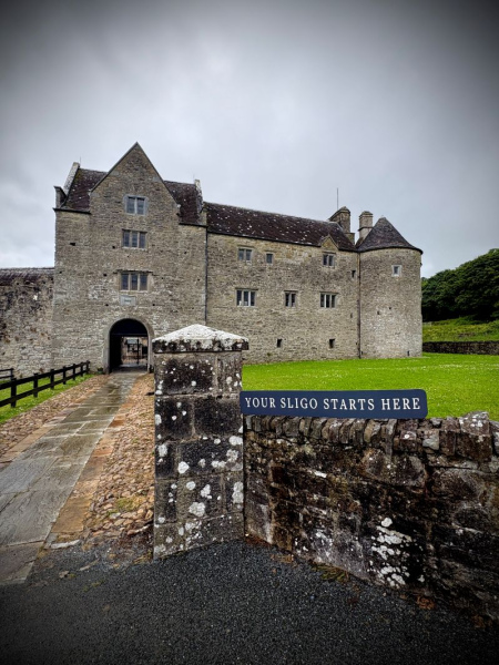 parke_s_castle_2.jpg ( Parke's Castle 2) parke s castle 2