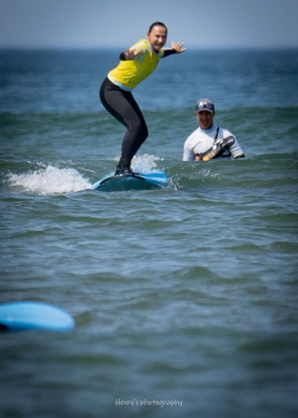 surfing_-_kate_on_surf_board.jpg ( Surfing - Kate on su) surfing kate on surf board