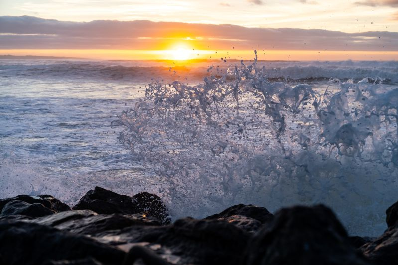 waves_crashing_-_sunset.jpg ( waves crashing sunse) waves crashing sunset